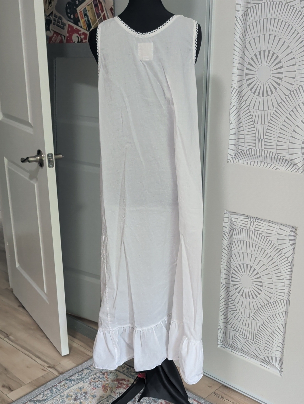 White 100% Cotton Nightgown with Pink Embroidery - Picture 5 of 7